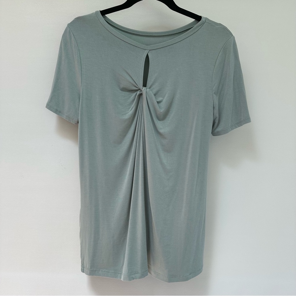 Agnes & Dora Reversible Light Green Twist Keyhole Top - size M